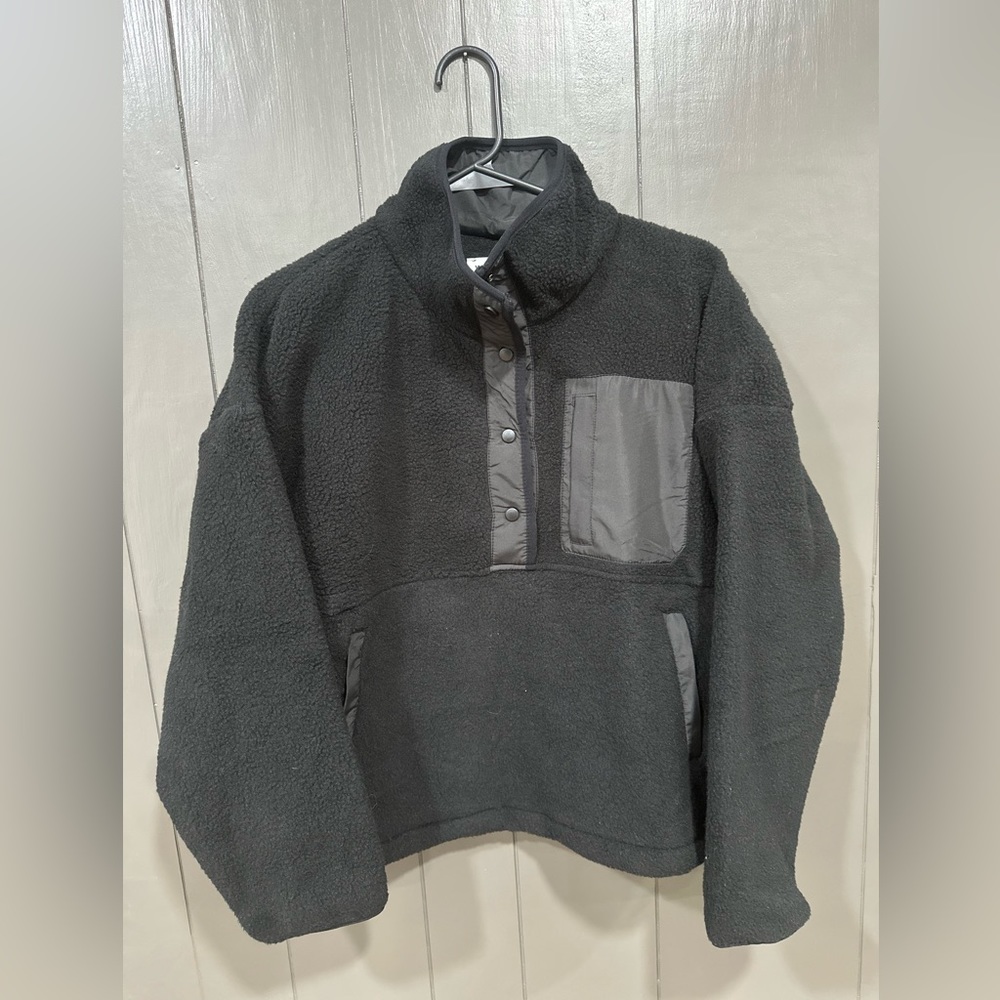 NWT WILO black fleece pull over